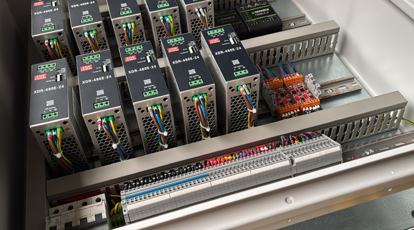 Integrated power and signal distribution cabinet